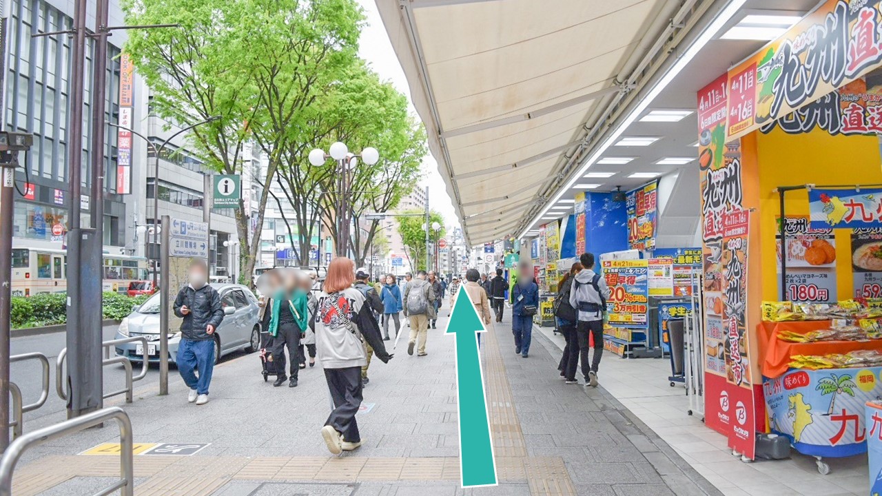 曙橋交差点の方へ直進します。